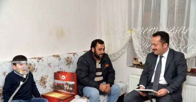 Vali Şentürk’ten minik Onur’a ziyaret