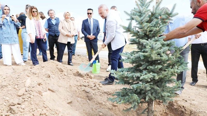 YOBÜ’den Demokrasi Şehitlerine Yeşil Anı! Fedakarlıklar Bu Ormanda Yaşayacak!