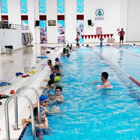 Belediye'nin yüzme havuzlarından önemli hizmet Yüzme bilmeyen kalmayacak