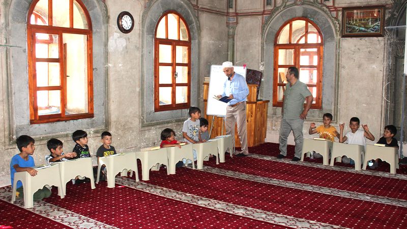 Yaz Kur’an Kursunda 8 öğrenci Kur’an-ı Kerim’e geçti
