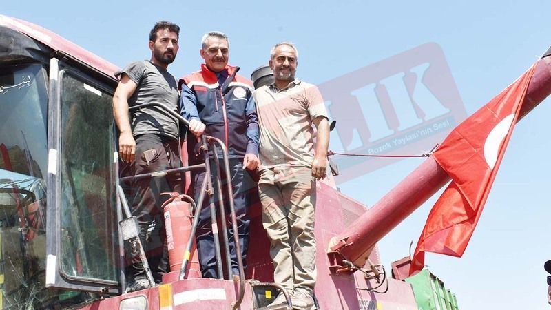 Yozgat’ta 224 Bin 500 Dekar Alan… Vali Özkan Oradaydı! Hasadı Başlattı!