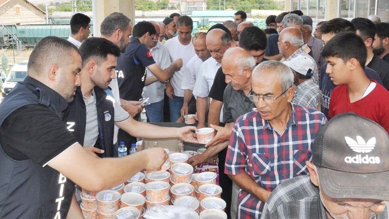 Yerköy Belediyesi’nden Anlamlı Etkinlik: Binlerce Kişiye Aşure…