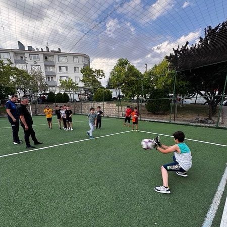 Belediye Başkanı'ndan Ödüllü Penaltı Atışı!