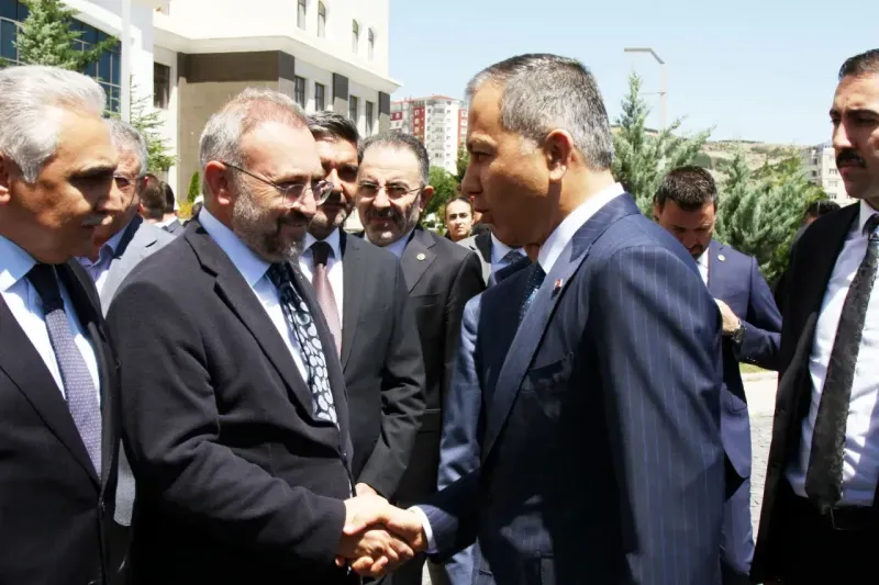 Yozgat Bozok Üniversitesi Rektörü Prof. Dr. Evren Yaşar, İçişleri Bakanı Ali Yerlikaya ile bir araya geldi