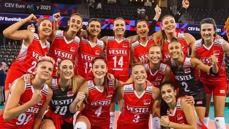 Türkiye - İtalya voleybol maçında Ebrar Karakurt neden oynamıyor, sakatlandı mı? Ebrar Karakurt neden yok?