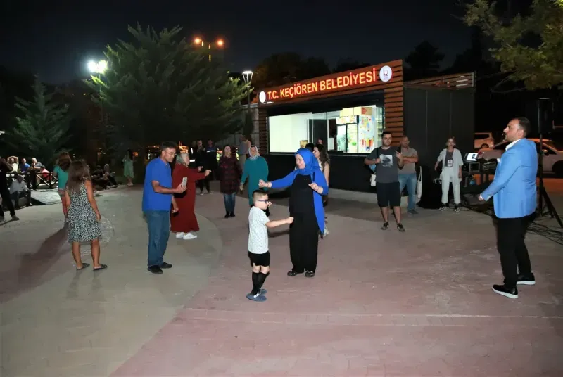 Yaza Merhaba Konserleri sürüyor.. Eğlence durağı oldu