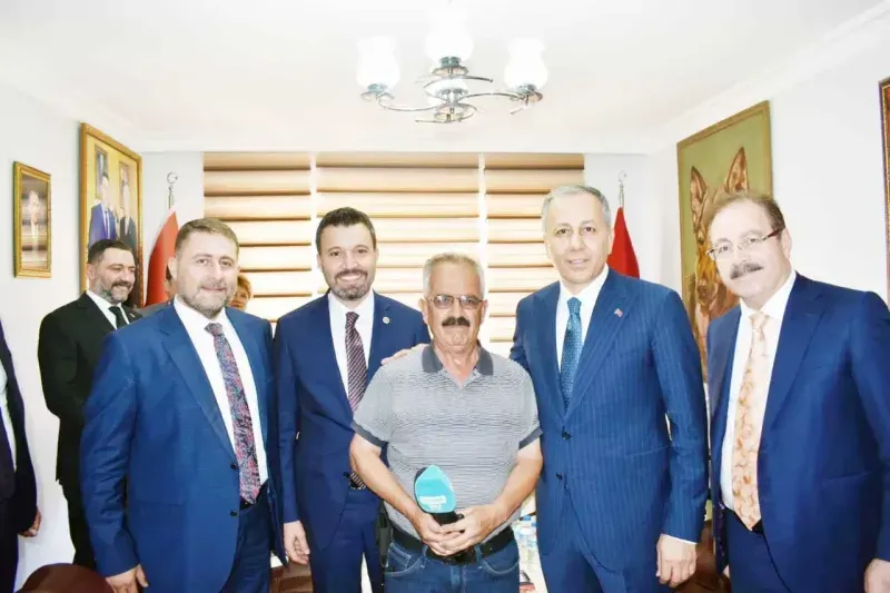 İçişleri Bakanı Ali Yerlikaya'dan özel ilgi.. Yozgatlı isimle sohbet etti