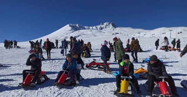 Çözüm Koleji öğrencilerinin Erciyes’te kayak keyfi