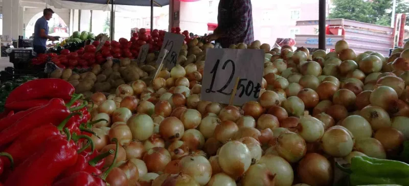 Yozgat'ta Kuru Soğan Hasadı: Tarlada 4 Lira, Markette 10 Lira, Pazarda 12 Lira