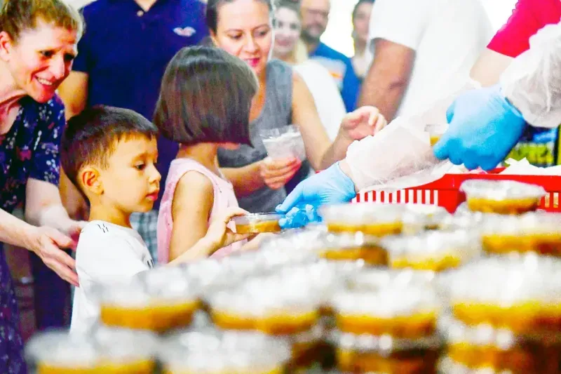 Belediye kendi üretti... İlk kez aşure yediler!