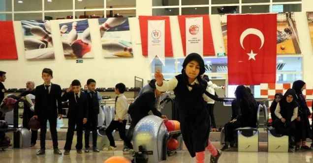 Öğrenciler hayatlarında ilk kez deniz gördü, bowling oynadı