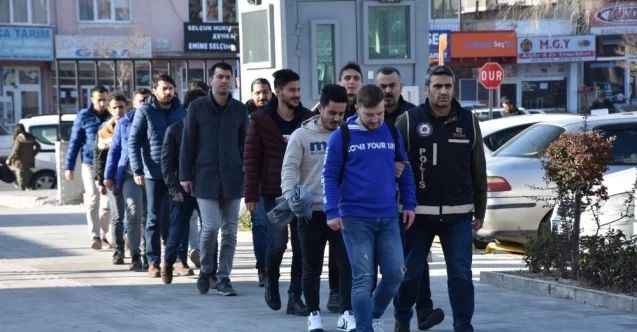 Niğde’de FETÖ zanlıları adliyeye sevk edildi