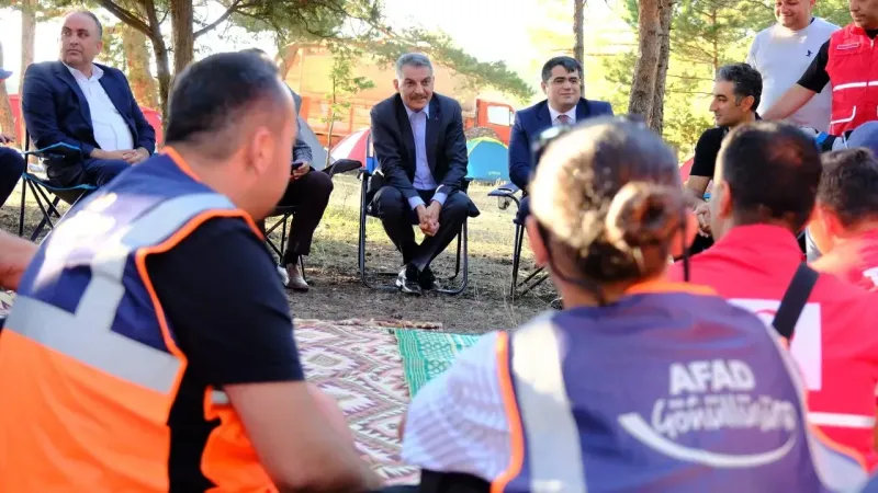 Yozgat Valisi Özkan'dan AFAD ve Kızılay Kampına Ziyaret