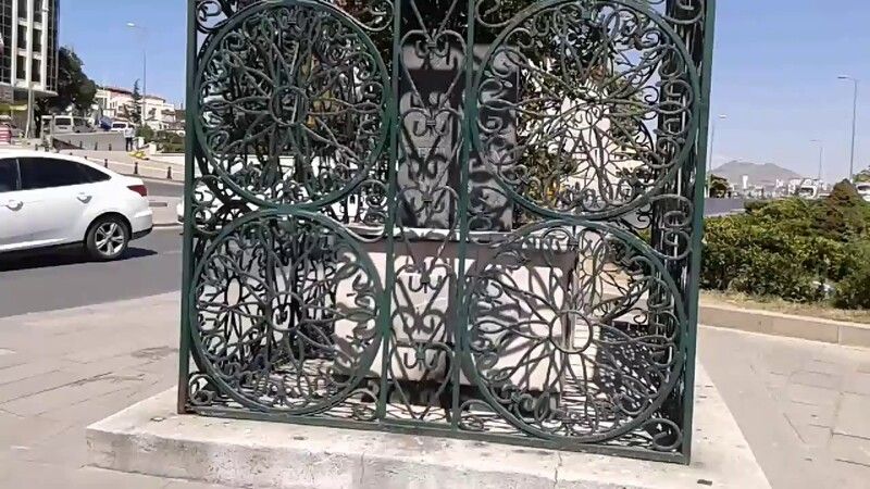 Ankara Trafiğinin Ortasında Manevi Bir Durak: Tezveren Sultan ve Gülbaba Türbelerinin Sırrı"