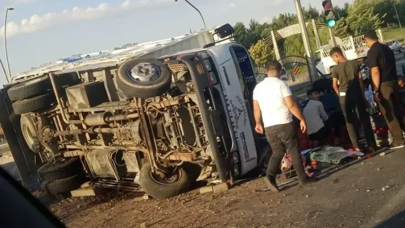 Kamyonet Devrildi, Sürücü Ucuz Atlattı