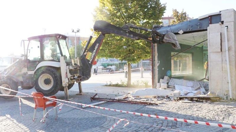 Yozgat İdare Mahkemesi Durdurma Kararı Vermişti! O Büfe Yıkıldı!