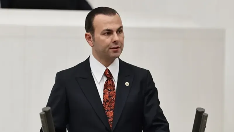 Seyithan İzsiz nereli, hangi partiye geçti? Seyithan İzsiz kimdir, kaç yaşında?