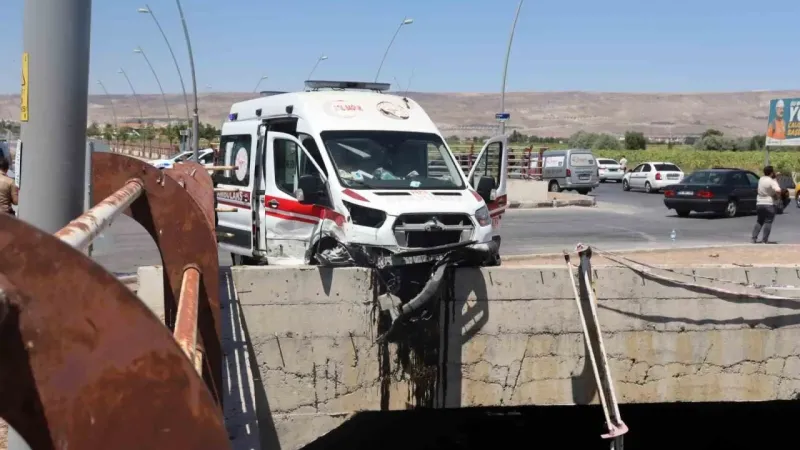 Ambulansla Otomobil Çarpıştı: 6 Kişi Ölümden Döndü!