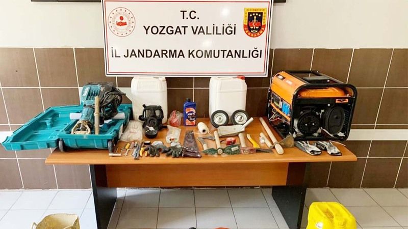 Yozgat’ta Jandarma Suçüstü Yakalandı! Çok Sayıda Malzeme Ele Geçirildi! İşte Detaylar…