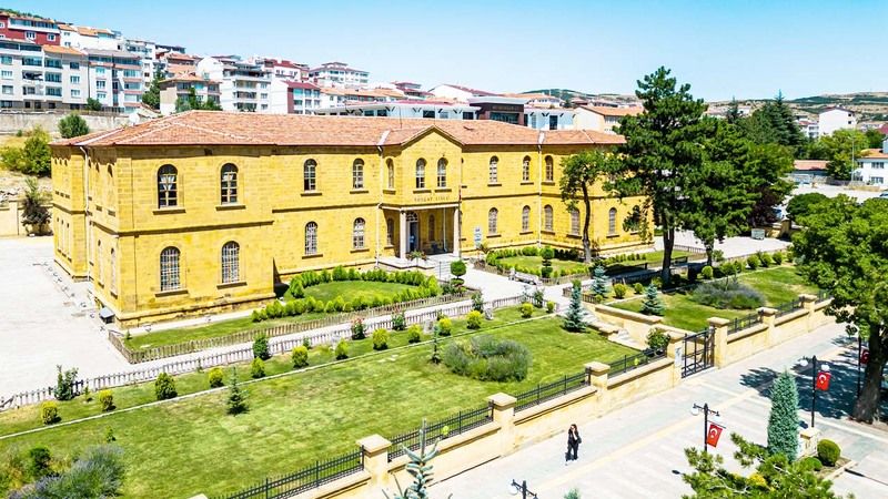 Tarihe Işık Tutan Altın Renkli Yozgat Lisesi!