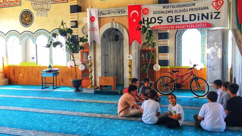 Yozgat'ta Kur'an öğrenen gençlere Hayırseverlerden sürpriz hediye