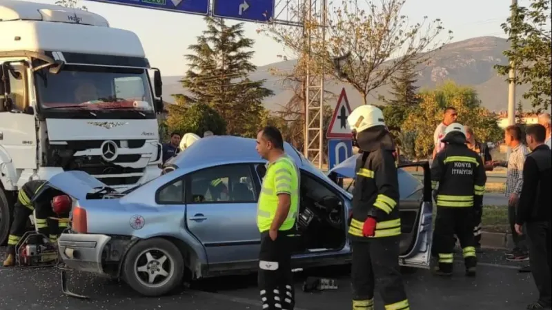 Otomobil ile Tırın Çarpıştığı Kaza Can Aldı