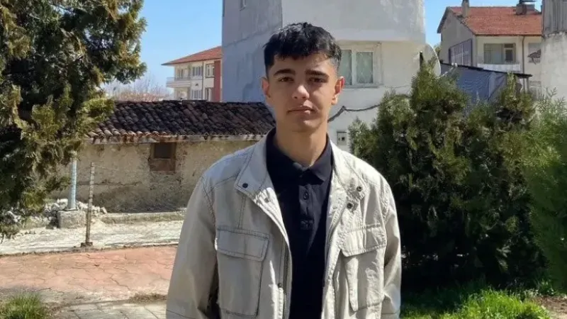 Motorsikleti ile Elektrik Direğine Çarpan Genç Hayatını Kaybetti