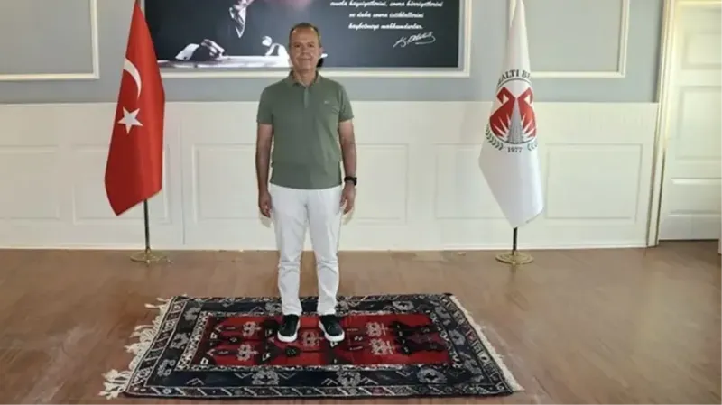 Belediye Başkanının Makam Odası Boşaltıldı, Sadece Bir Kilim Kaldı!