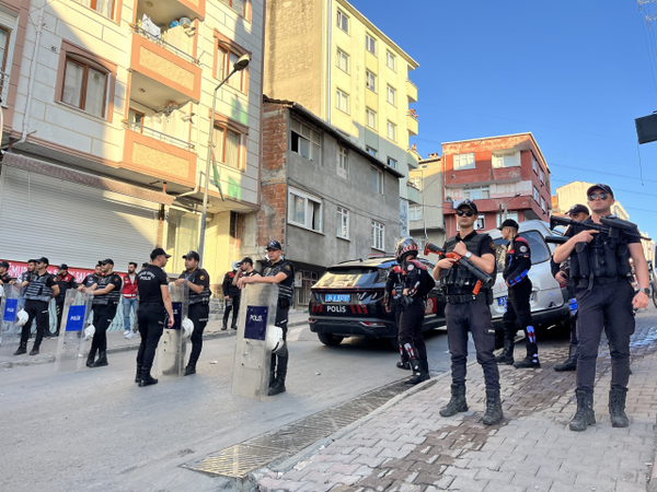 Mahalleyi Çalkalayan Skandal! Çocuklara Taciz Ettiği İddia Edilen Kasap, Kalabalığın Öfkesinden Son Anda Kurtarıldı