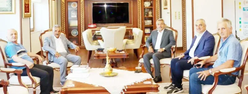 Şiddetle mücadelelerini kapı kapı gezerek anlatıyorlar