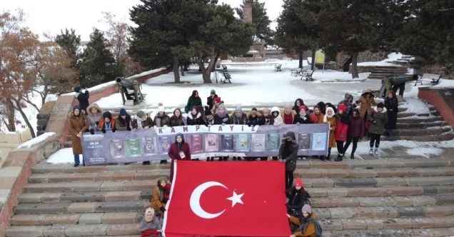 Karın zirvesinde kamp hayran bıraktı