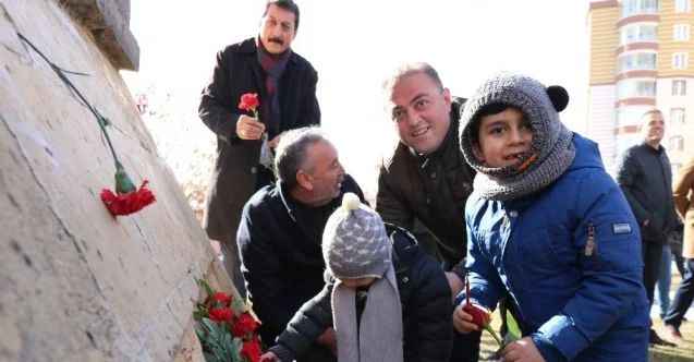 Uğur Mumcu’nun ölüm yıl dönümünde açılan basın anıtında isim tartışmaları