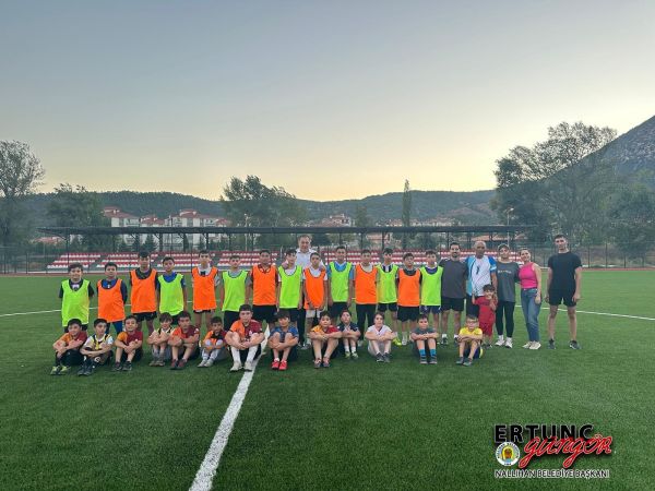 Ankara'nın sporcu dostu belediye başkanı: Nallıhan Belediye Başkanı Ertunç Güngör yaz spor okulunda