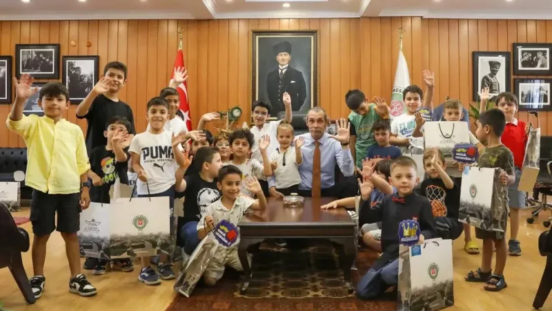 Beşikçioğlu'ndan Etimesgutlu Miniklere Sünnet Hediyeleri