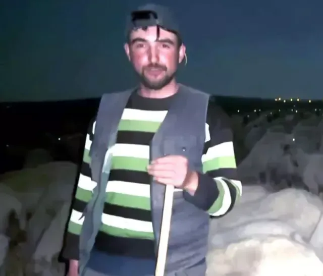 Komşuda 26 Yıl Aradan Sonra Ortaya Çıkan Dev Yılan Korku Dolu Anlara Neden Oldu!