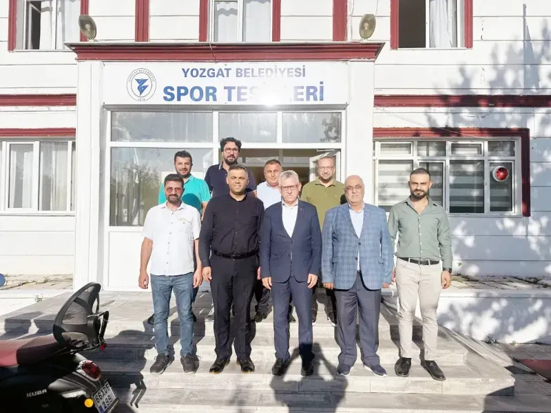 Bozokspor’a destek ziyareti Forma hediye etti