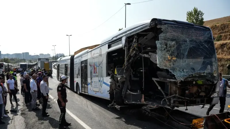 Metrobüs Faciası Büyük Kaza Oldu Çok Sayıda Yaralı Var!