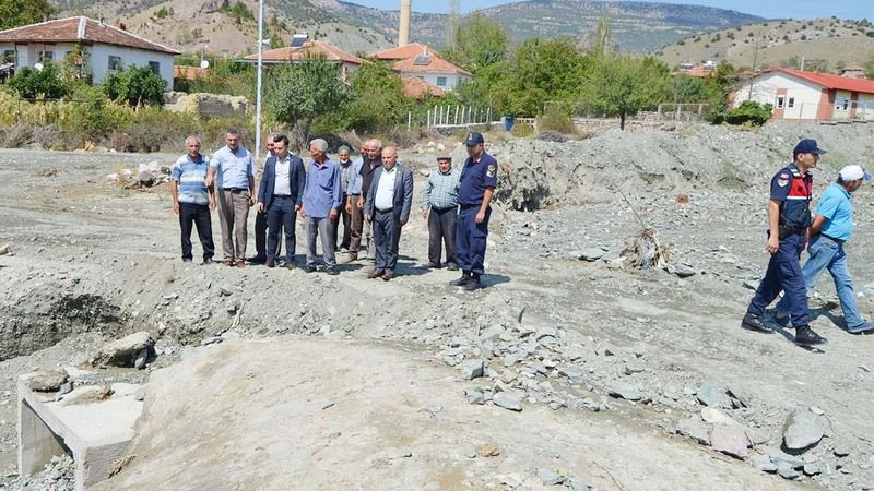 Çekerek'te Gece Başlayan Dolu Yağışı Birçok Alana Zarar Verdi! Kaymakam Nezir ve Ekipler Sahada!