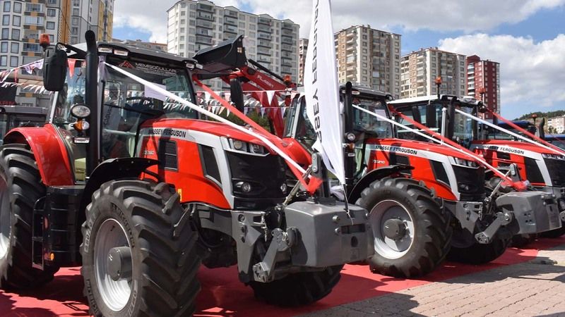 Yozgat Tarım Fuarı’nda Teknoloji Rüzgarı: Memişoğulları’nın Yeni Traktörleri Çiftçilerin Gözdesi!