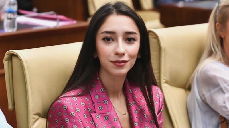 Yozgatlı Genç Siyasetçi Ece Yılmaz, Siyasi Duruşuyla Takdir Topluyor