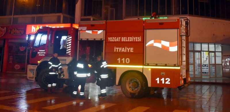 Yozgat Abide İşhanı Yine Yandı! Gece Karanlığını Bozan Alevleri Esnaf ve Apartman Sakinleri Fark etti...