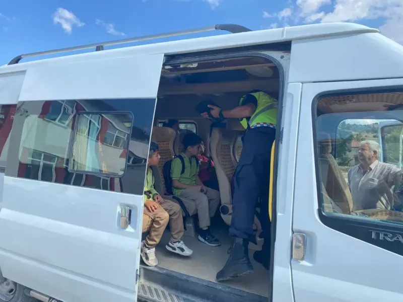Yozgat’ta Okul Servislerinde Büyük Denetim! Öğrencilerin Güvenliği İçin Jandarma Harekete Geçti