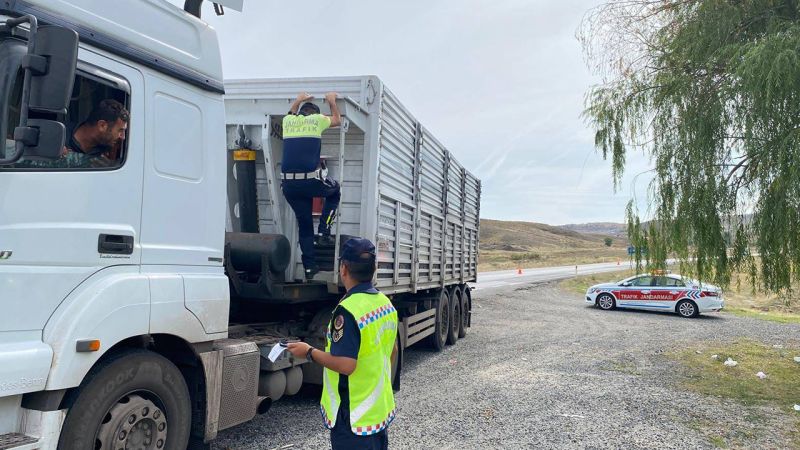 Yozgat İl Jandarma Komutanlığı'ndan Yük Taşıyan Araçlara Sıkı Denetim