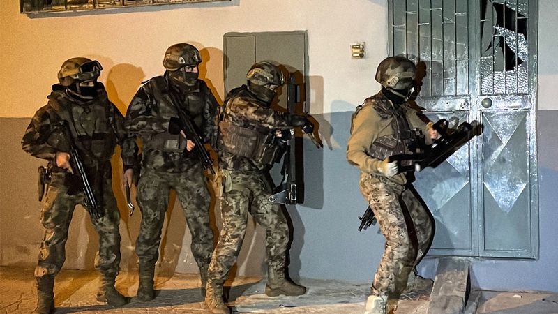 Türkiye'de Yer Yerinden Oynadı 44 İlde Narkoçelik-39 Operasyonu Tamamlandı