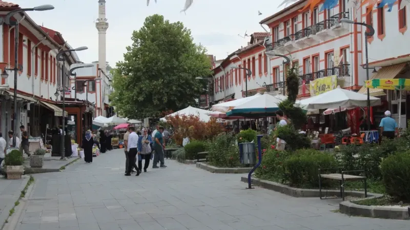 Yozgat'ta Ofisi Vardı,Sabancılar İsviçre'ye Satmıştı! Efsane Firma Can Suyunu Aldı Geri Dönüyor