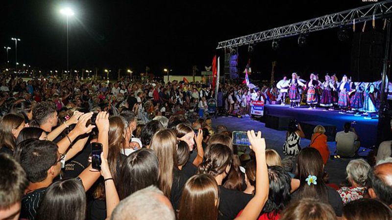 Ayvalık'ta Uluslararası Halk Oyunları Festivali Renkli Görüntülere Sahne Oldu