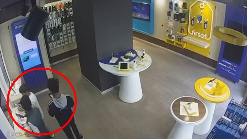 3 Çocuk 30 Saniye'de 160 Bin Tl Değerinde Telefon Çaldı!