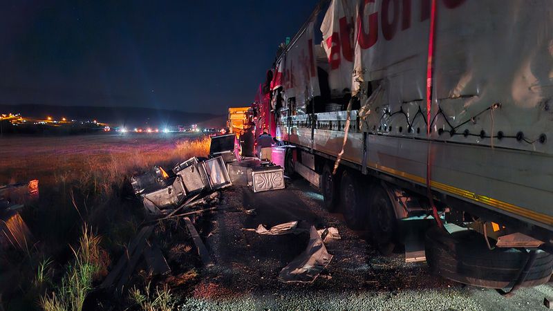 Yozgat'ın Komşusunda Tır Devrildi  Anayol Kapandı!