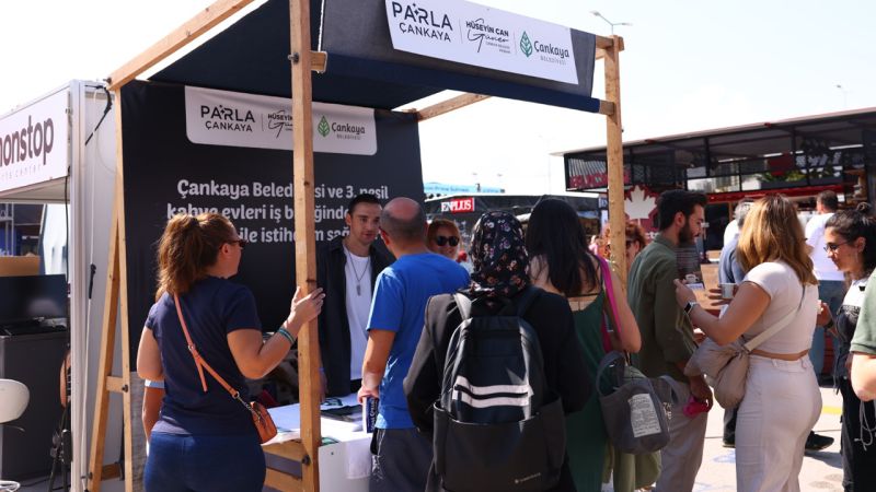 Çankaya Belediyesi Kahve Festivali'nde Gençlere Hem Kahve İkram Etti