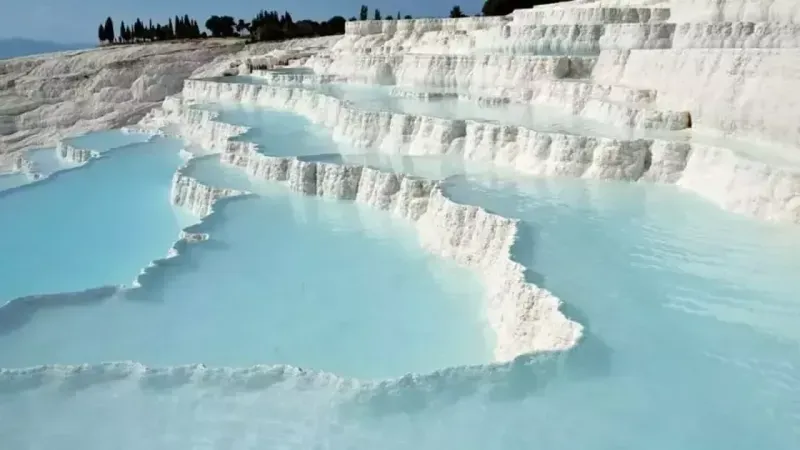 Pamukkale Travertenleri Beyaz Renkte Olmasının Sebebi Nedir?
